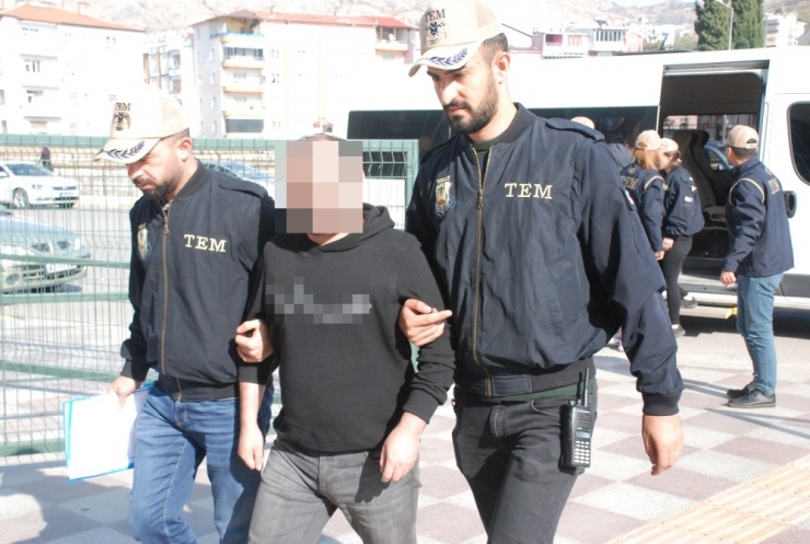 Fetö Şüphelisi Gizli Bölmede Yakalandı