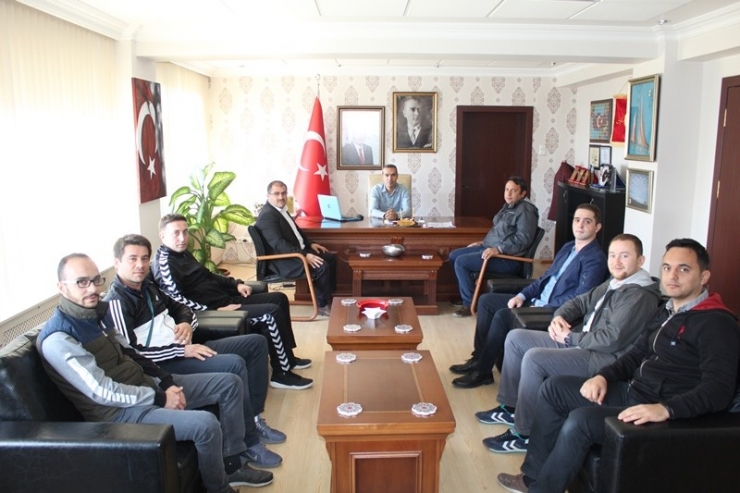 Futsal Turnuvasında Başarılı Olan Öğretmenler Ödüllendirildi