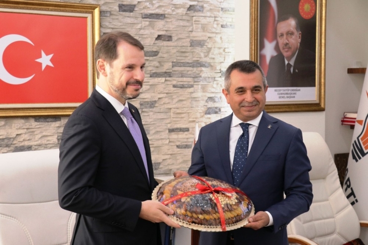 Bakan Albayrak’tan Ak Parti’ye Ziyaret