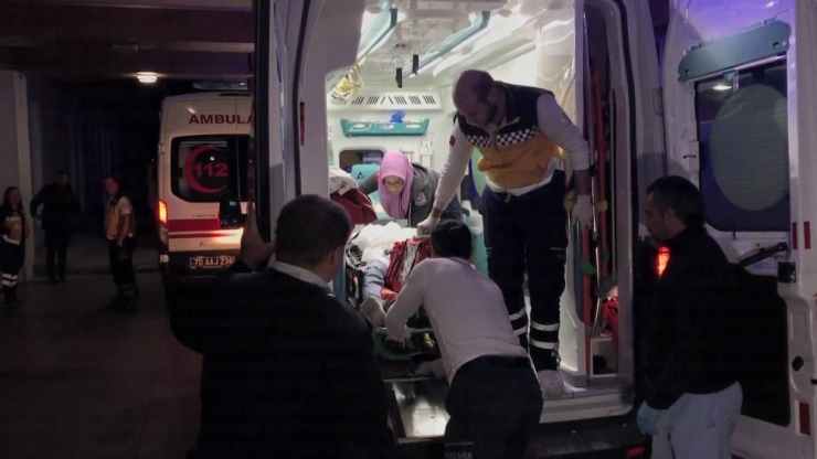 Babası Tarafından Bıçaklanan Genç Ağır Yaralandı