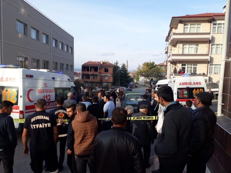 Konser İçin Yola Çıkan Şarkıcı Kazada Yaralandı