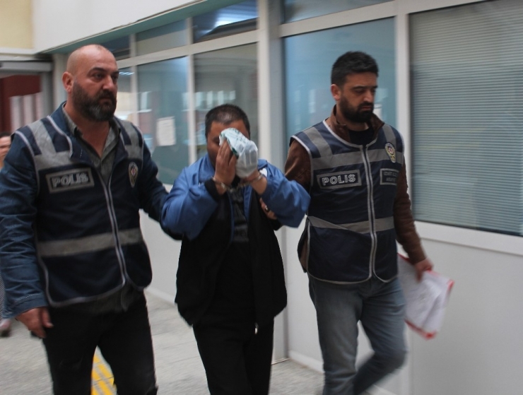 Tartıştığı 2 Kişiyi Ayağından Vurdu, Kaçamadan Yakalandı