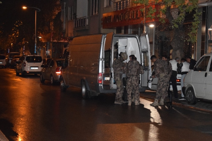 Malatya’da Ailesini Silahla Rehin Alan Şahsı Emniyet Müdürü İkna Etti