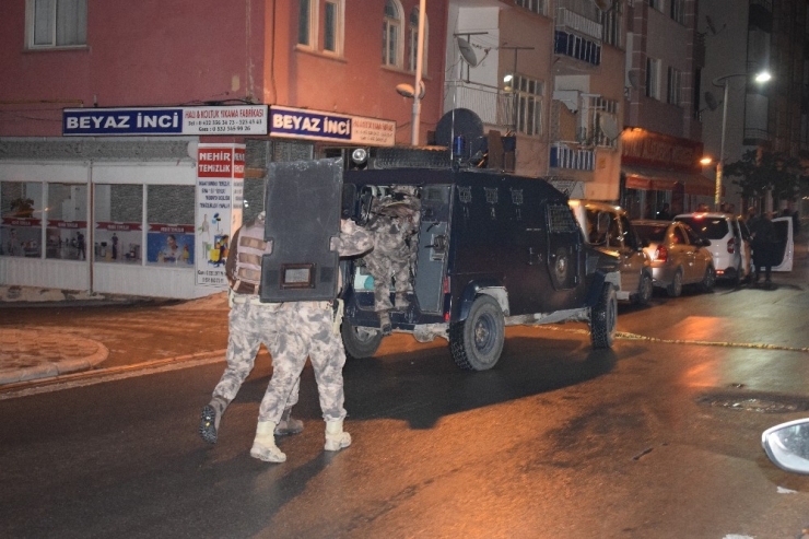 Malatya’da Ailesini Silahla Rehin Alan Şahsı Emniyet Müdürü İkna Etti