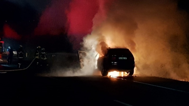 Seyir Halindeki Lüks Araç Alev Alev Yandı