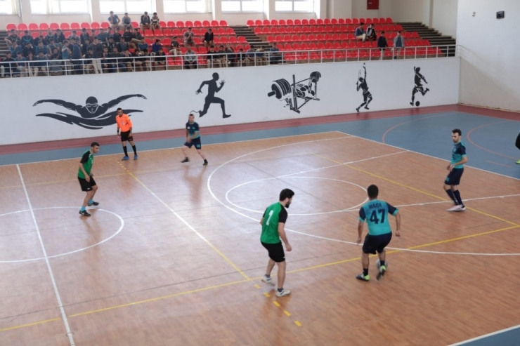 Öğretmenler Futsalda Kapıştı