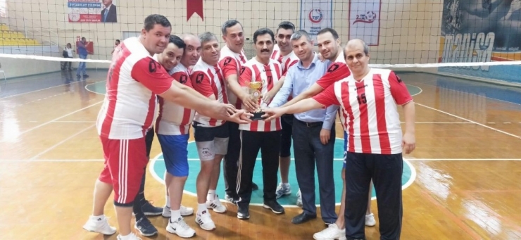 Salihlili Öğretmenler Namağlup Manisa Şampiyonu