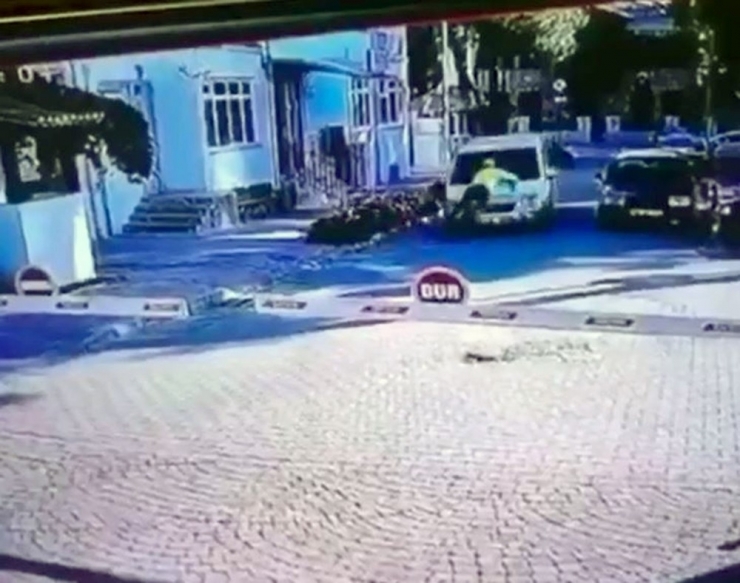 Polisin Araç Kaportasında Sürüklendiği Anların Görüntüsü Ortaya Çıktı