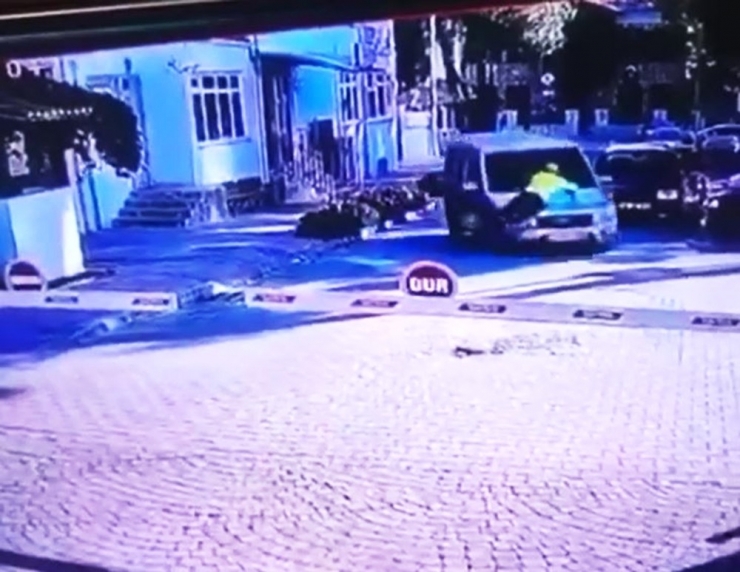 Polisin Araç Kaportasında Sürüklendiği Anların Görüntüsü Ortaya Çıktı
