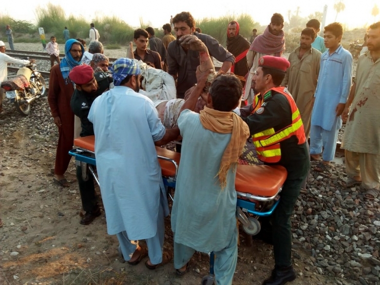 Pakistan’daki Tren Faciasında Ölü Sayısı 73’e Yükseldi