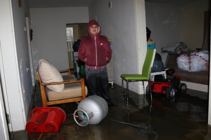 Samsun’da Sağanak Yağış 5 Evi Kullanılamaz Hale Getirdi