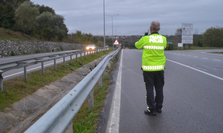 Kontrolden Çıkan Otomobil Bariyerlere Çarptı: 1 Yaralı