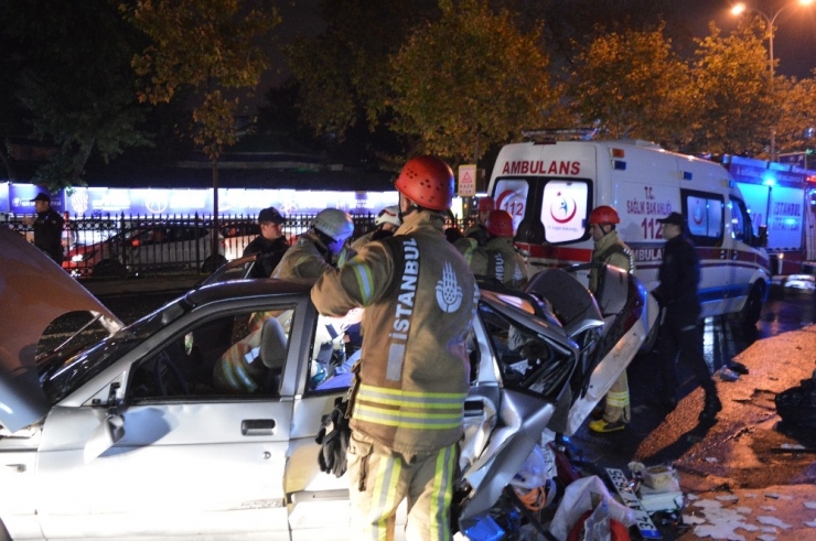 Sarıyer’de Otomobil Kırmızı Işıkta Bekleyen Araca Çarptı: 7 Yaralı