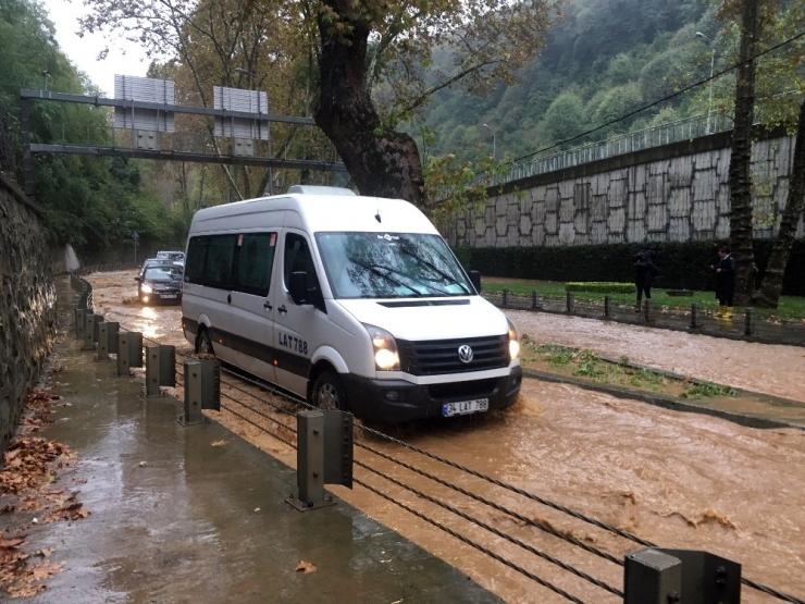Sarıyer’de Tünel Girişini Su Bastı