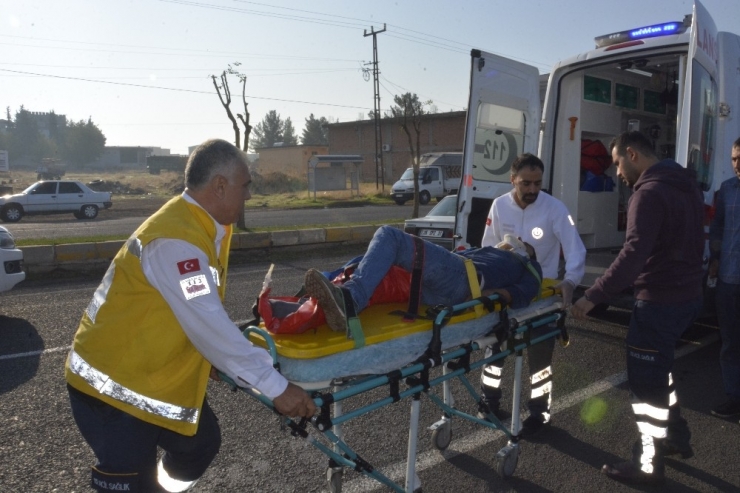 Siverek’te Pikabın Çarptığı Simitçi Ağır Yaralandı
