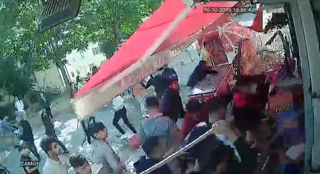 Sultangazi’de Öğrenciler ‘Taciz’ İddiasıyla Markete Saldırdı