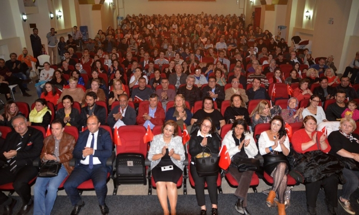 Türküler İle Kutlandı