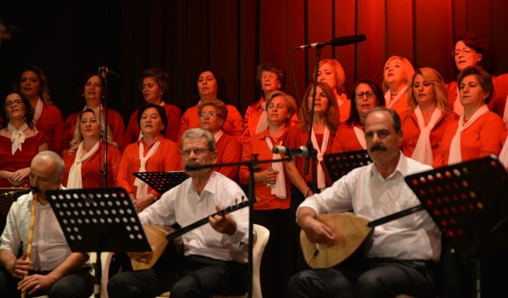 Türküler İle Kutlandı