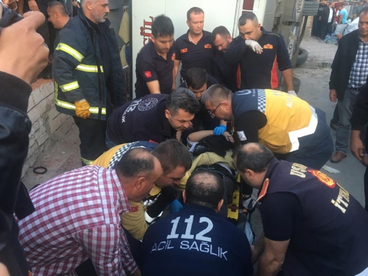 Uşak’ta İşçileri Taşıyan Servis Aracı Devrildi: 1 Ölü, 14 Yaralı