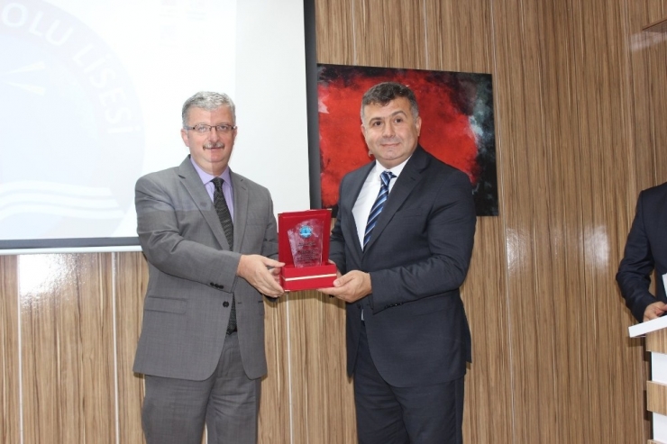 Yepaş’tan Okul Kütüphanesi