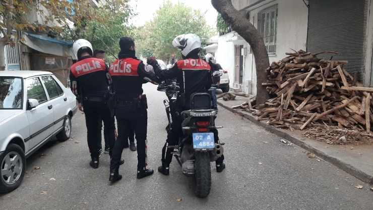 Bahçeye Giren Şüpheli Şahıs Polisleri Harekete Geçirdi