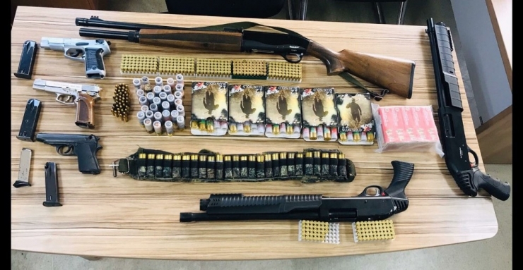 Polis Uygulamasında 10 Silah Yakalandı