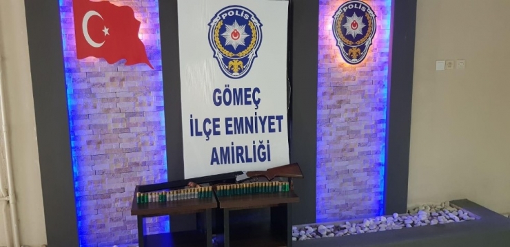 Balıkesir’de Polis 4 Silah Ve 341 Mermi Yakaladı