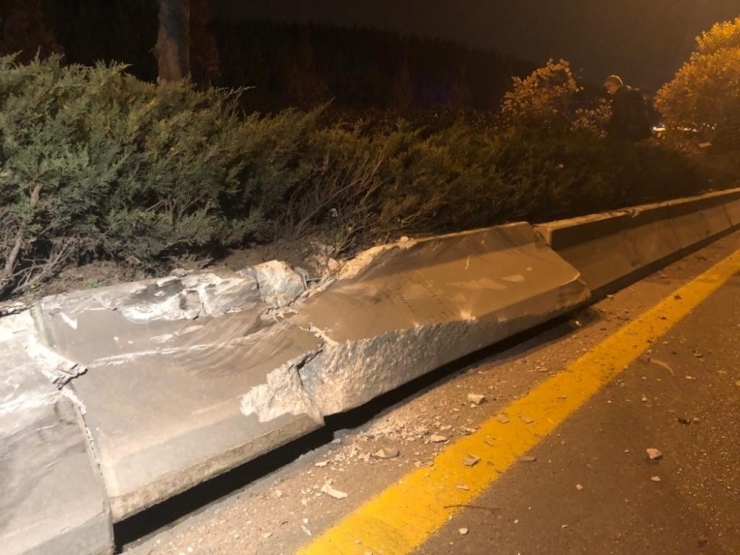 Başkent’te Refüje Çarpan Araç Karşı Yola Uçtu: 1 Yaralı