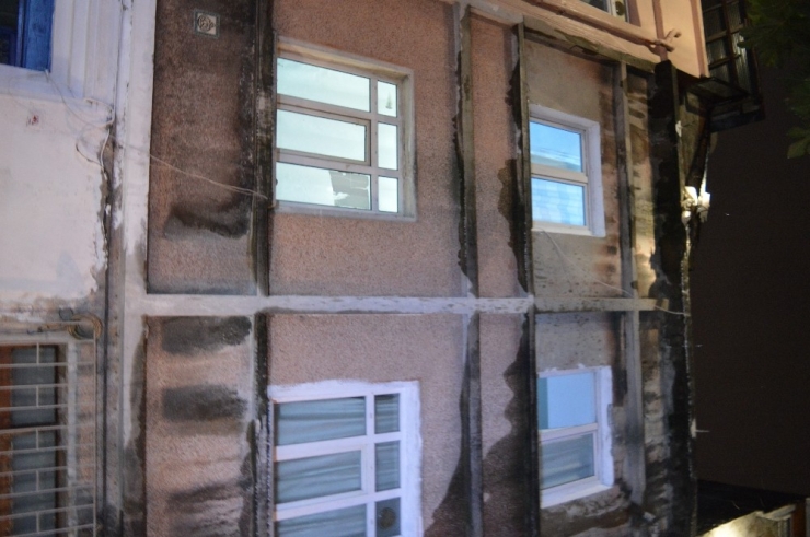 Bayrampaşa’da Çatıda Çıkan Yangın Vatandaşları Korkuttu