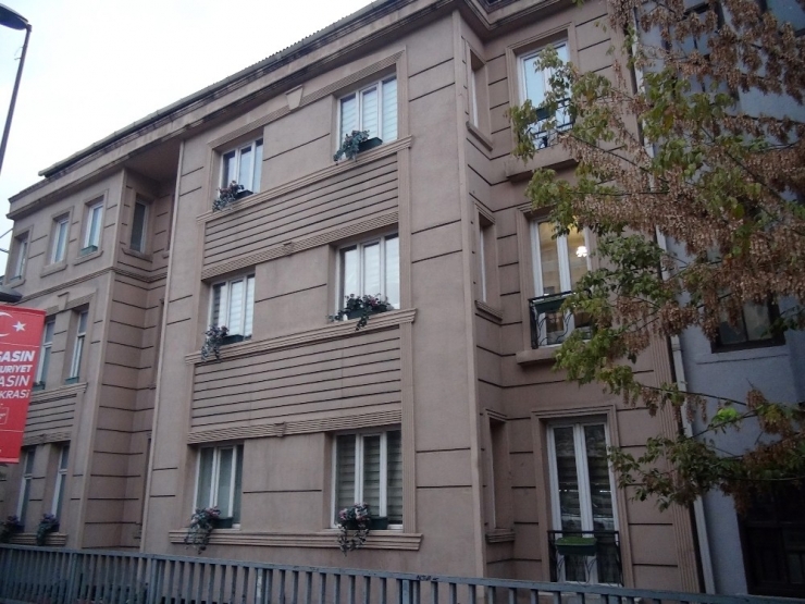 Uydu Anteni Takmaya Çalışırken Canından Oluyordu