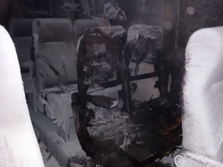 Bingöl’de Park Halindeki Midibüs Yandı