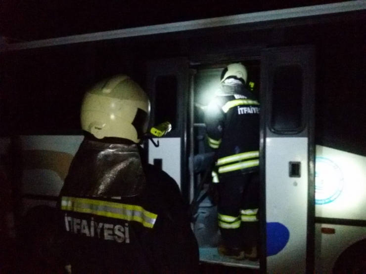 Bingöl’de Park Halindeki Midibüs Yandı