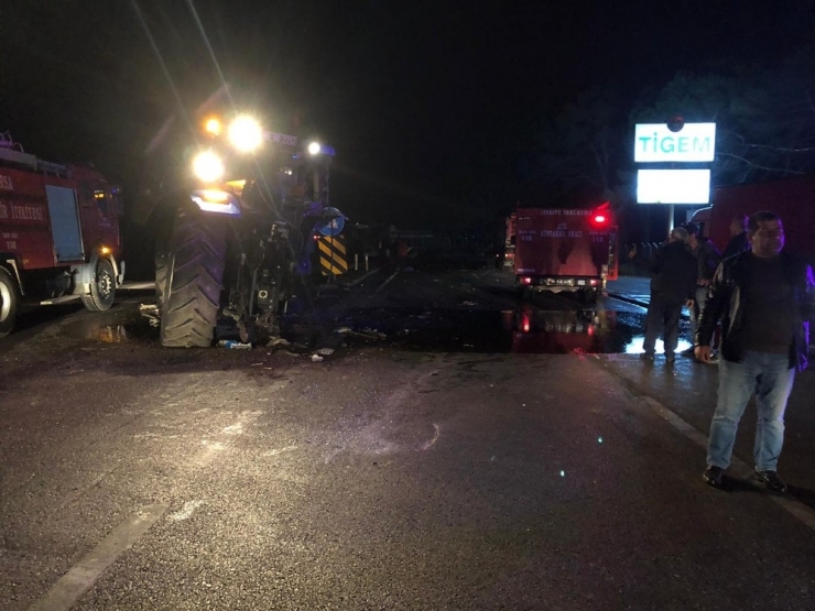 Bursa’da Feci Kaza...devrilen Çekici İzmir Yolunu Kapattı