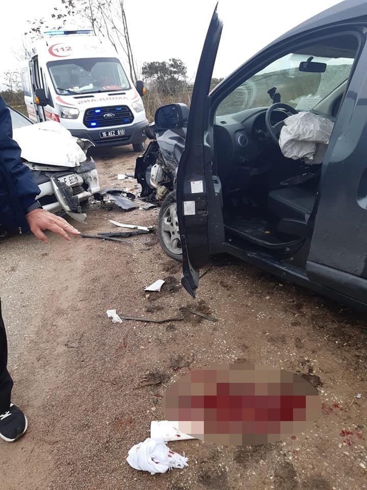 Kamu Görevlerini Taşıyan Araç Kaza Yaptı: 1 Yaralı