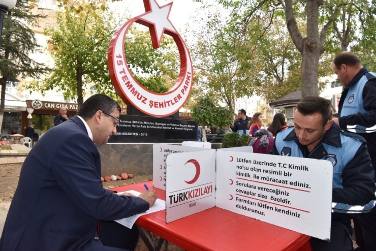 Başkan Öz Ve Belediye Personelinden Kızılay Haftasında Anlamlı Bağış