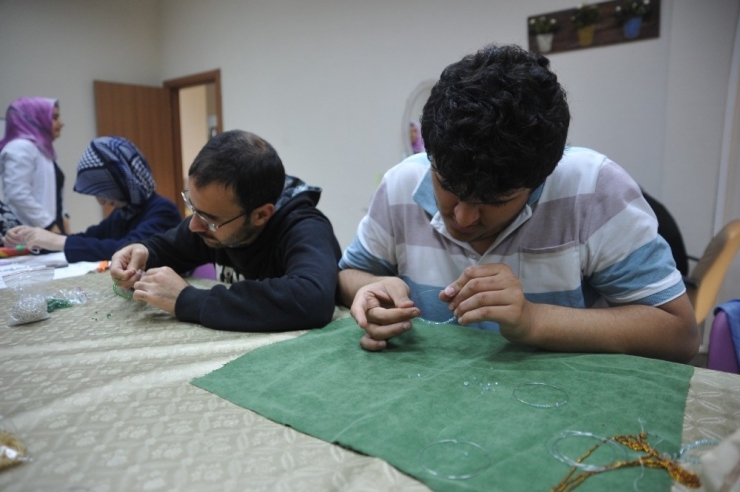 Engelli Vatandaşlar Hem Öğrenecek Hem De Para Kazanacak