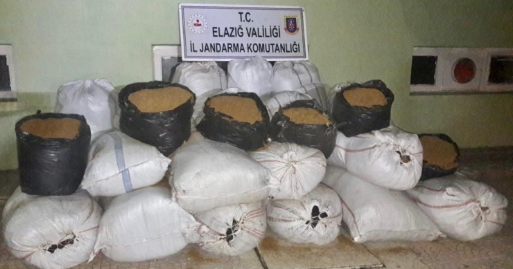 Elazığ’da Jandarma 2 Ton 370 Kilo Kaçak Tütün Ele Geçirdi