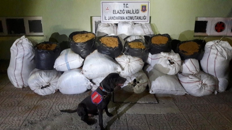 Elazığ’da Jandarma 2 Ton 370 Kilo Kaçak Tütün Ele Geçirdi