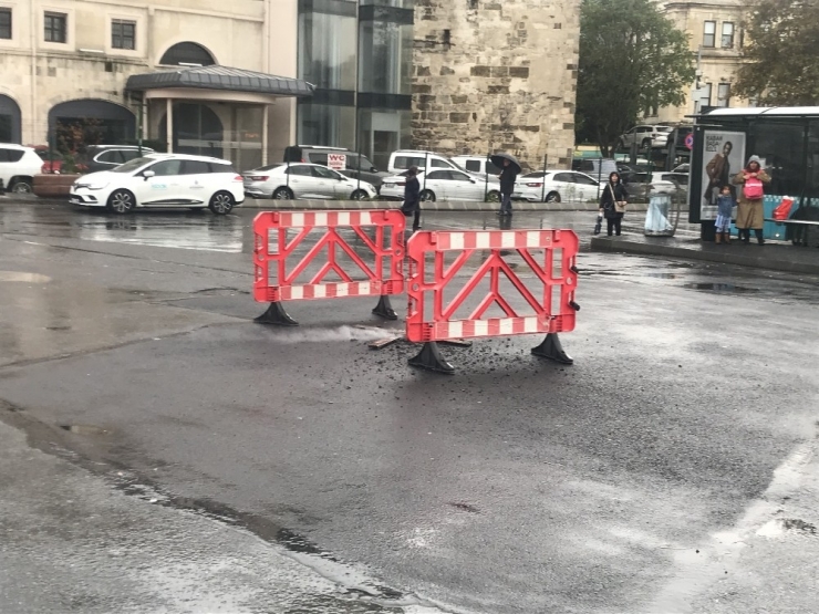 Eminönü’nde Elektrik Kablolarında Patlama
