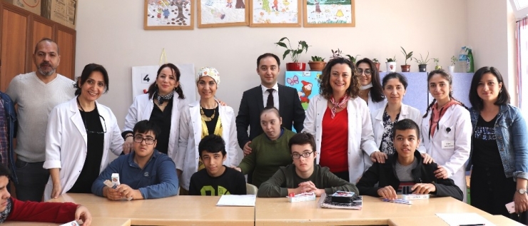 Engelli Çocuklar İçin "Sıfır Çürük Projesi"