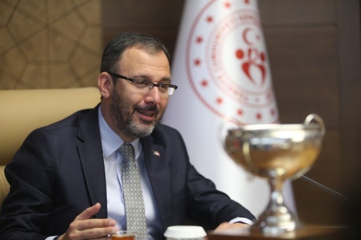 Bakan Kasapoğlu, Türkiye Sualtı Sporları Federasyonu’nu Kabul Etti