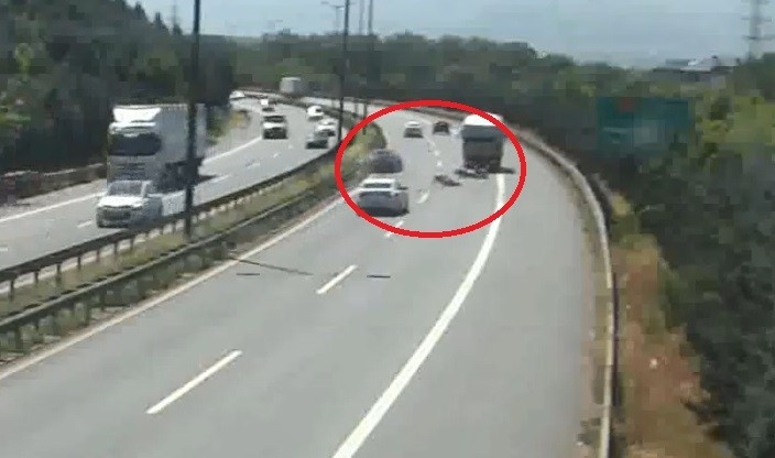 Kocaeli’de Sürücülerin Hatalarından Oluşan Kazalar Kamerada