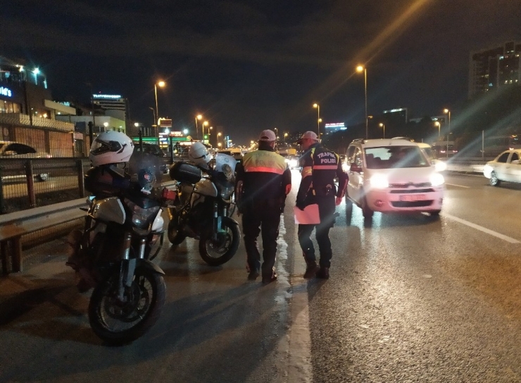 Çakarlı Araçlara Yönelik Uygulama Akşam Da Devam Etti