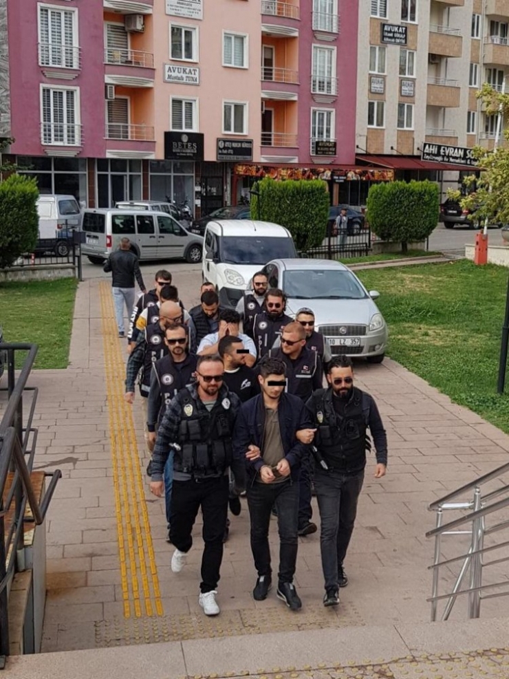 Barmen Göçmen Kaçakçısı Çıktı