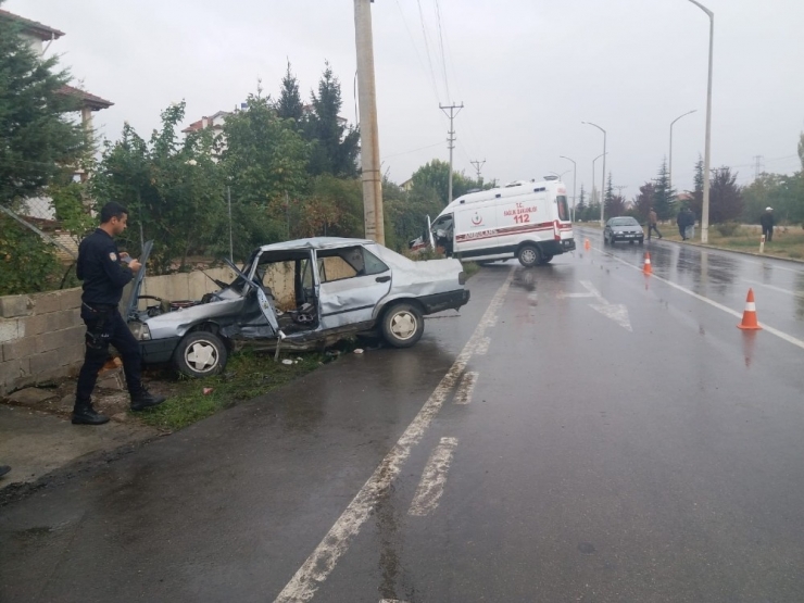 Isparta’da Hasta Taşıyan Ambulans Kaza Yaptı: 4 Yaralı
