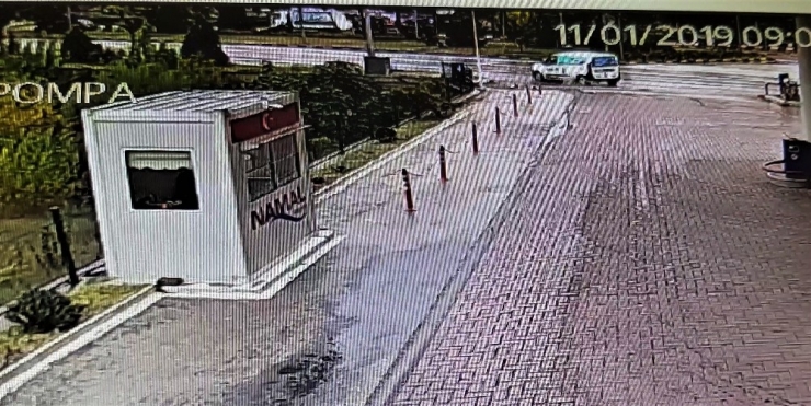 Kayganlaşan Yolda 20 Metre Boyunca Böyle Sürüklendi