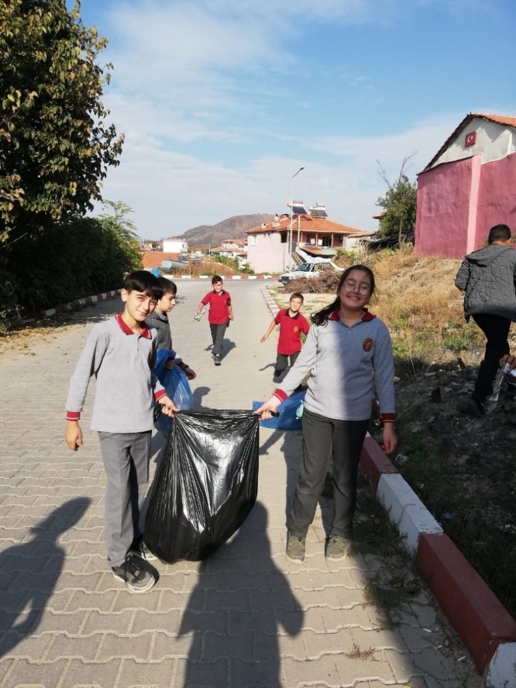 Ortaokul Öğrencilerinden Örnek Davranış