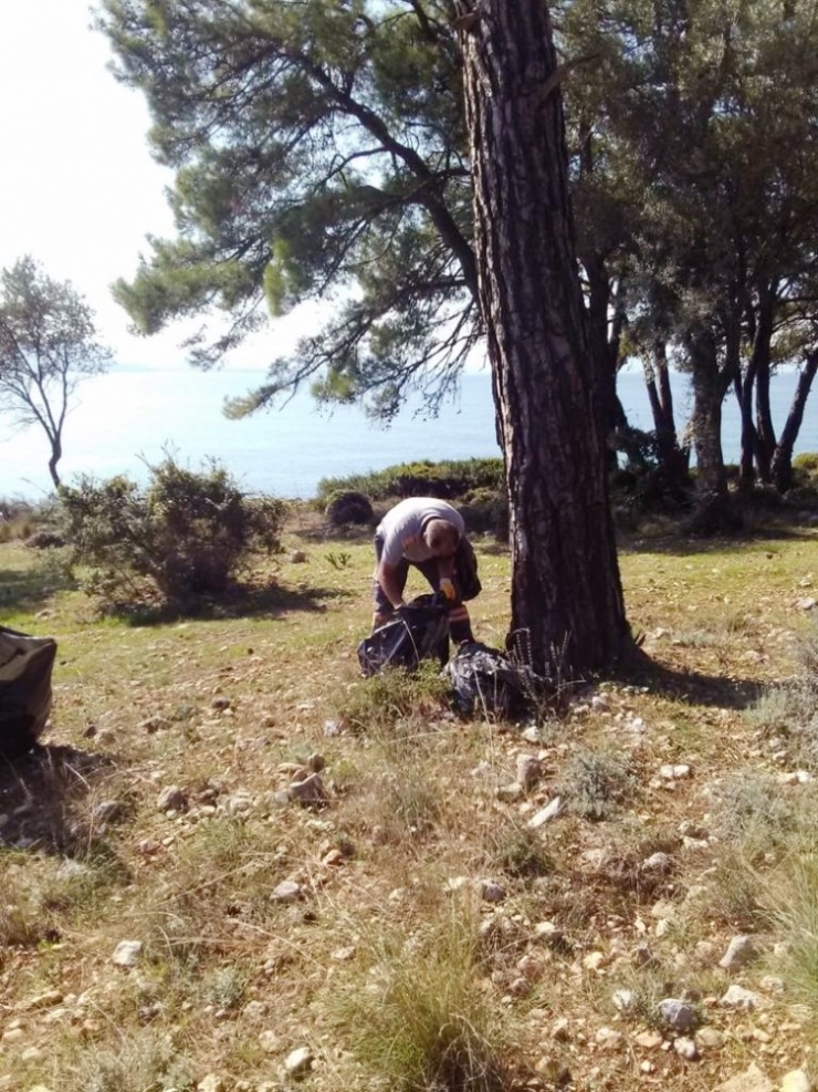 Menteşe Belediyesi’nden Kıyı Temizliği