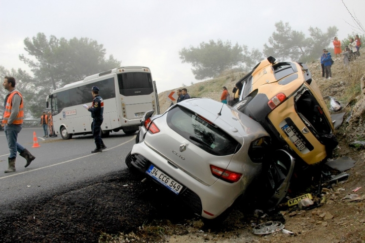 Sakar Rampasında Zincirleme Kazada 5 Araç Birbirine Girdi