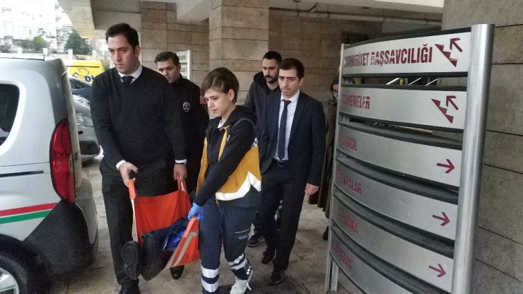 Adliye Girişinde Düşerek Hastanelik Oldu